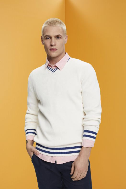 Esprit muškarci održivi pamučni džemper s v-izrezom prljavo bijelo veste A48RT725